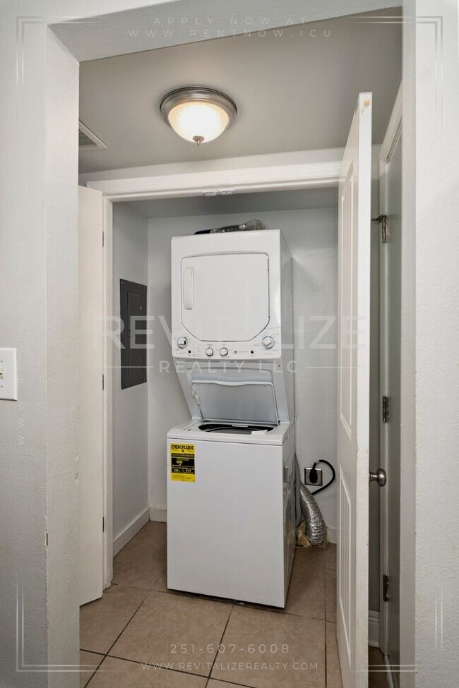 Building Photo - Charming 2 Bedroom/2 Bathroom Condo in Dap...