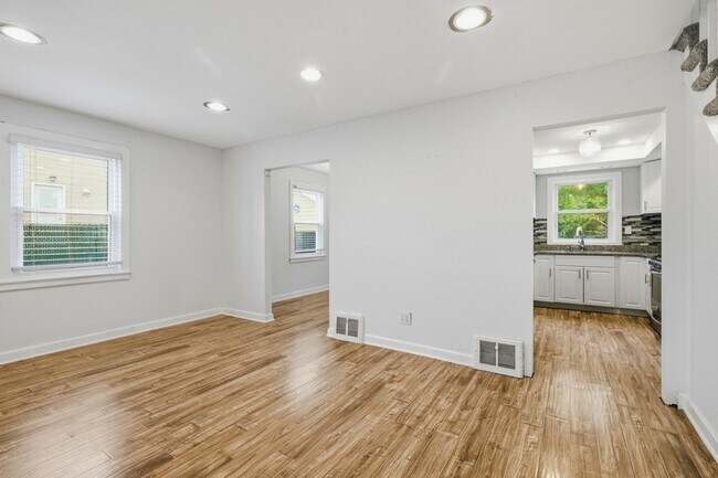 Building Photo - 3616 Coolidge Ave