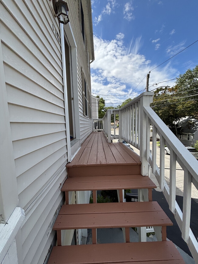 Building Photo - 118 Montclair Ave