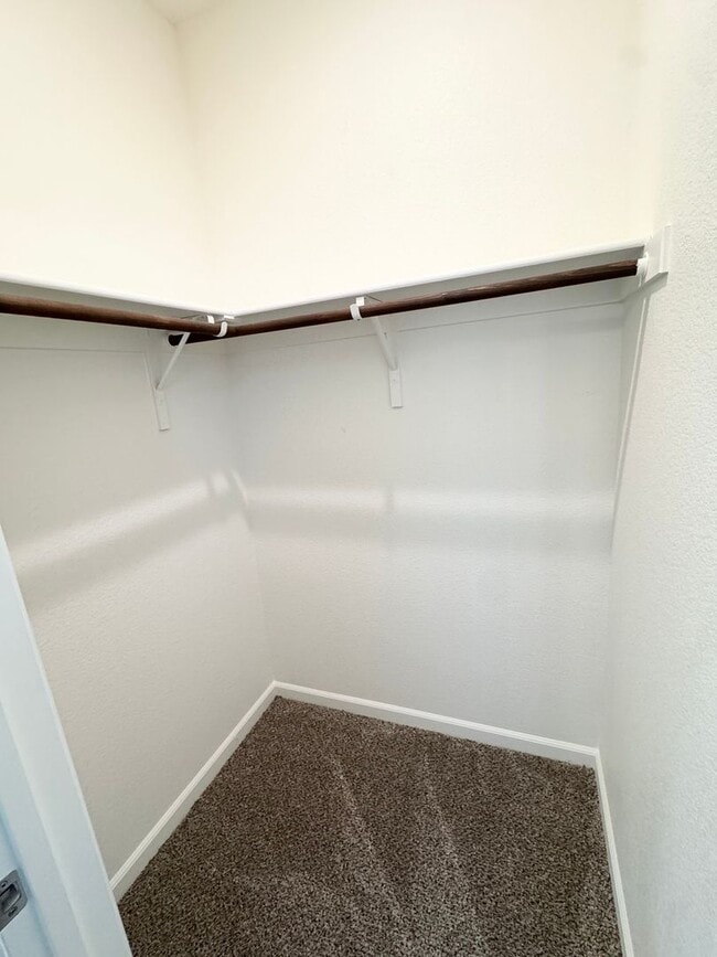 Building Photo - 3 Bed / 2.5 Bath Solar Home with Patio – Roseville – Available Now SEE VIDEO