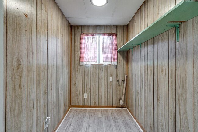 Building Photo - Updated 2-Bedroom Home Near Glenwood – $1,...