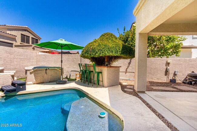 Building Photo - 6804 W Lone Cactus Dr