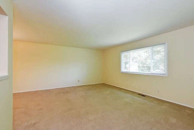 Building Photo - 1571 Birch Ave