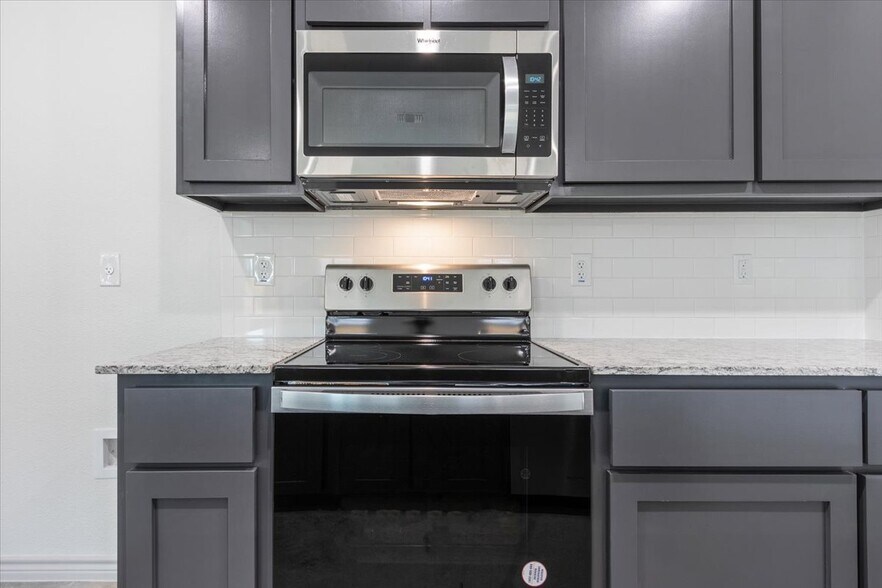 Building Photo - 797 Freedom Cir