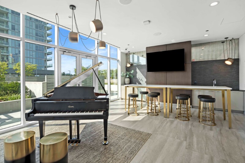 Building Photo - 188 W Hill St