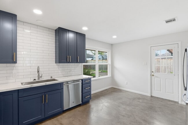 Building Photo - 1618 Willowby Dr