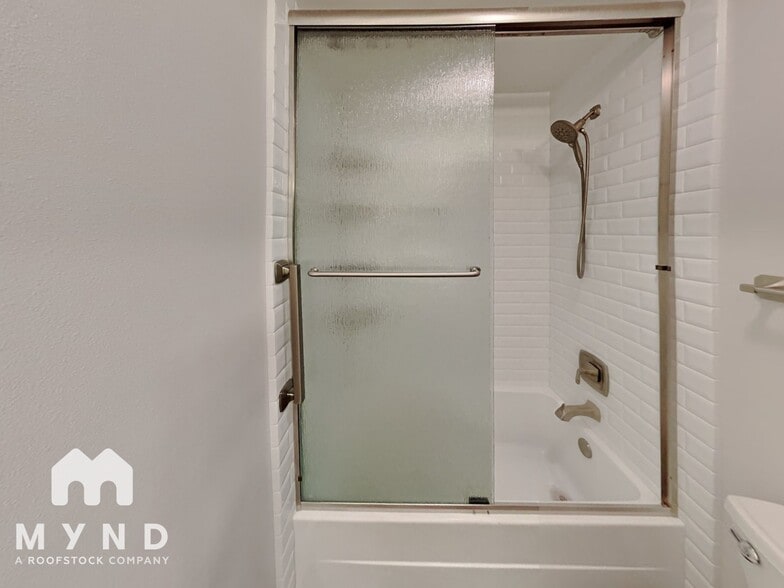 Building Photo - 5727 Bogart Dr