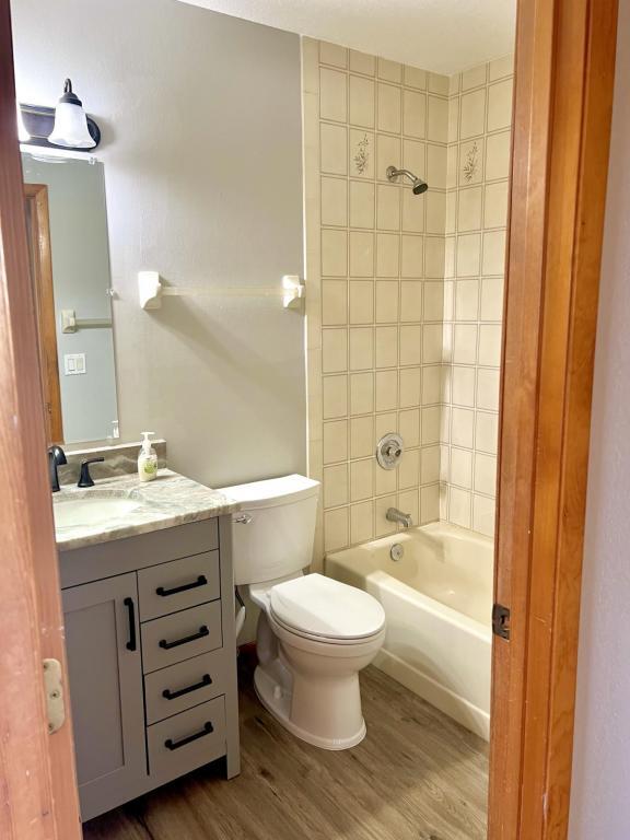 Building Photo - 1930 Como St