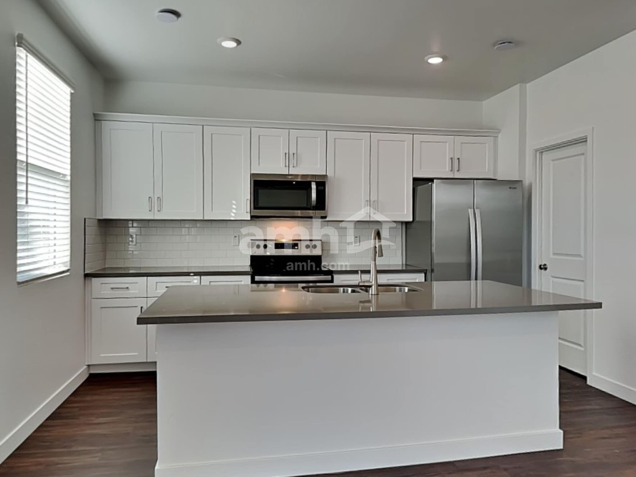 Building Photo - 8318 S 21st Ln