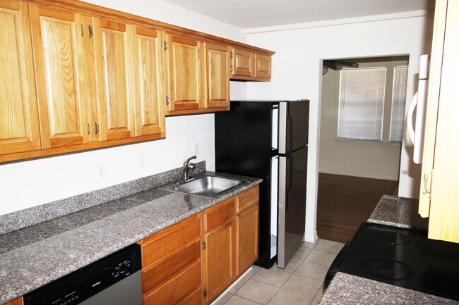 Building Photo - 8304 Palm St