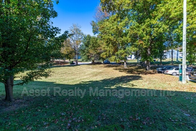 Building Photo - 407 Canberra Dr
