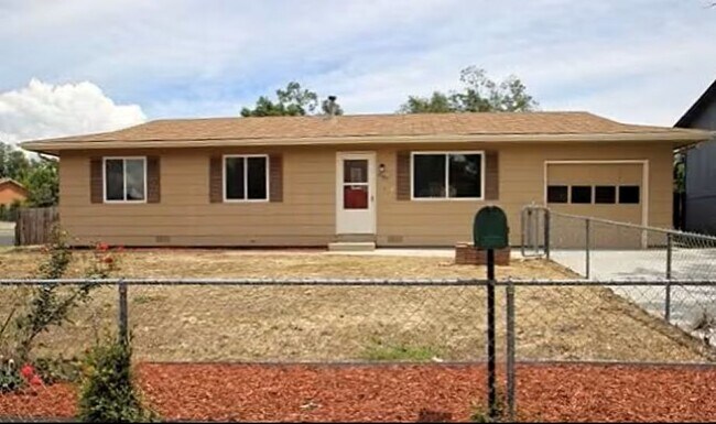 Building Photo - 2505 Gina Dr