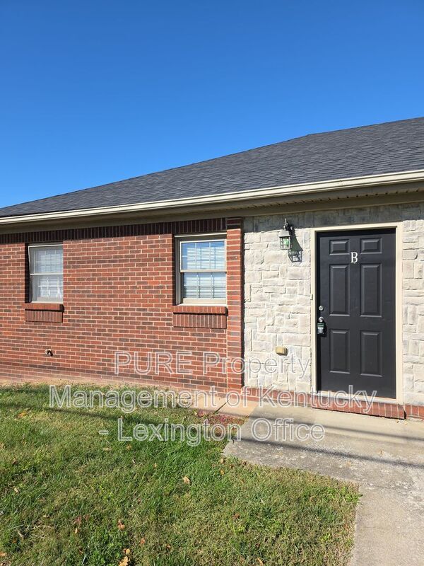 Building Photo - 1322 Lancaster Rd