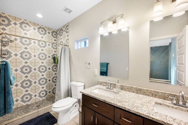 Building Photo - 3BD, 2.5BA Half-Duplex for Lease in Commerce City with 2-Car Garage