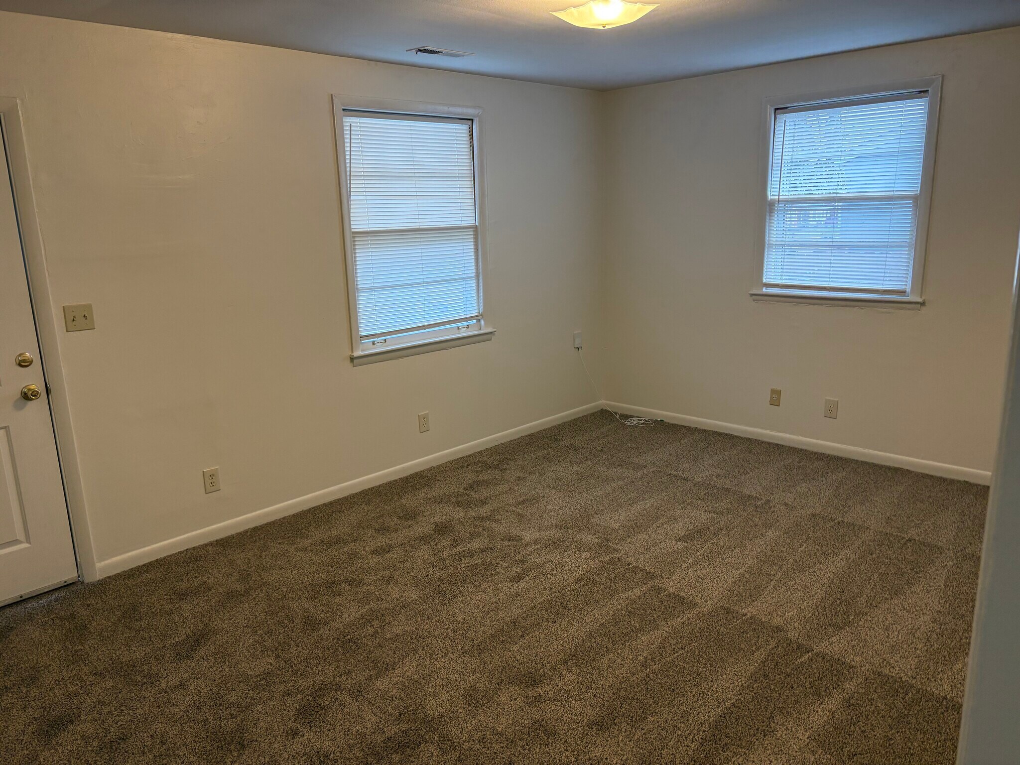 Building Photo - 3225 Panorama Dr