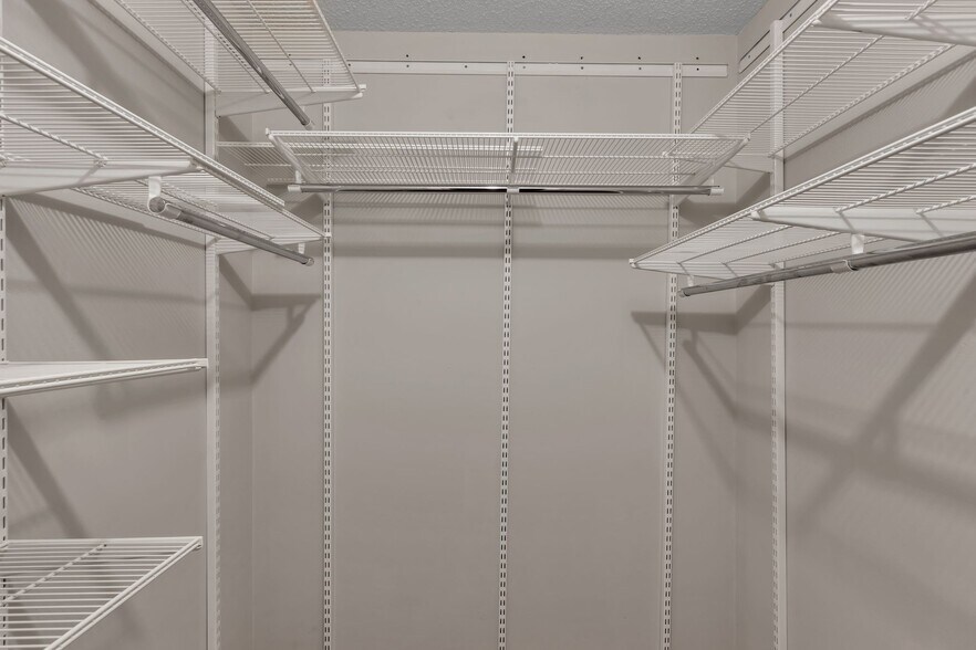 Building Photo - 5009 Sharon Rd