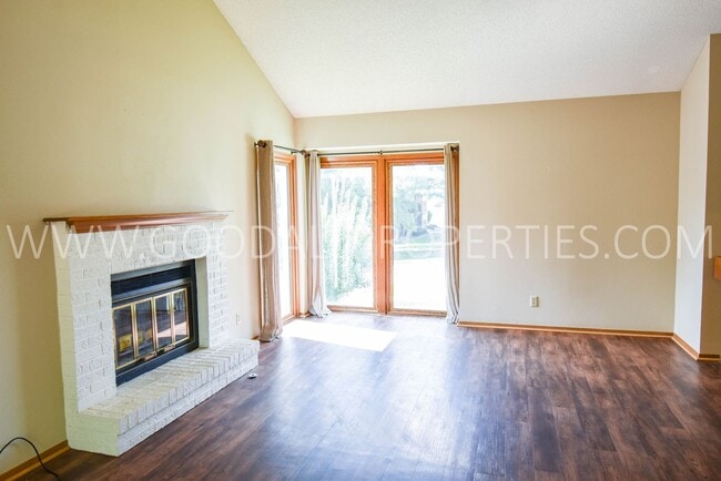 Building Photo - 3 Bedroom, 1.5 Bath Home in West Des Moines