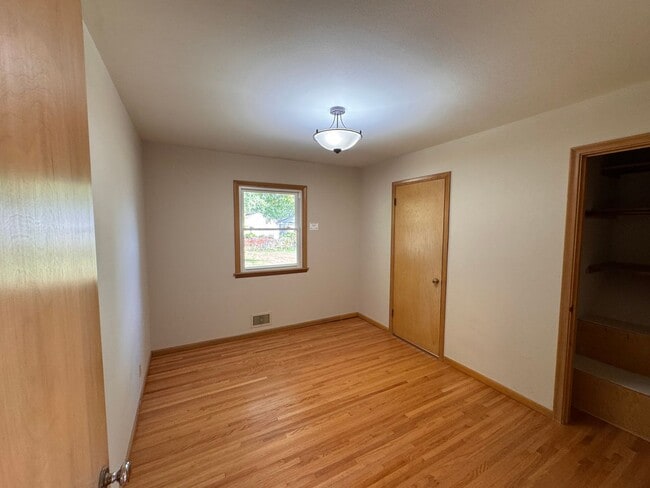 Building Photo - AVAILABLE NOW! Gorgeous, Newly Renovated 5 Bedroom, 2 Bathroom Single Family Home w/Huge Fenced I...