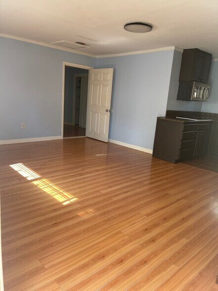 Building Photo - 13012 McKinley Ave