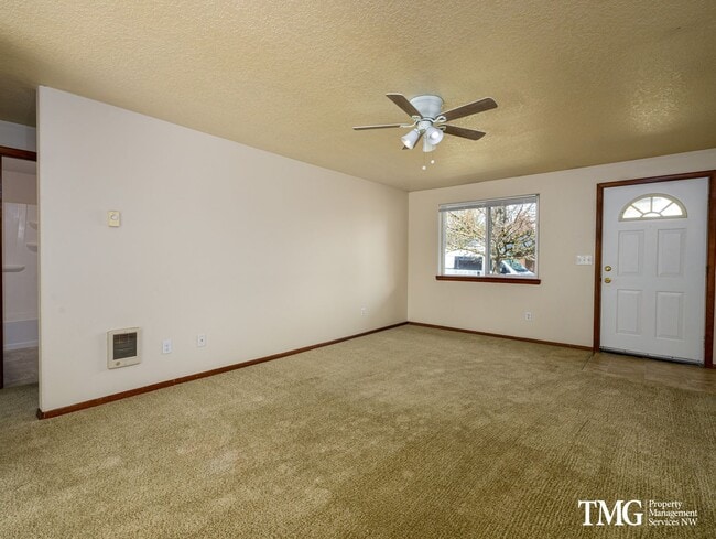 Building Photo - Don’t miss out on this spacious 2-bedroom duplex with premier outdoor space!