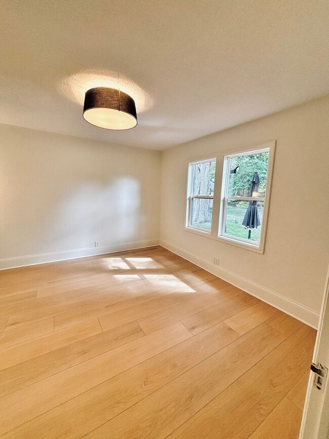 Building Photo - Stunning 2 Bedroom Home in The Heart of Go...