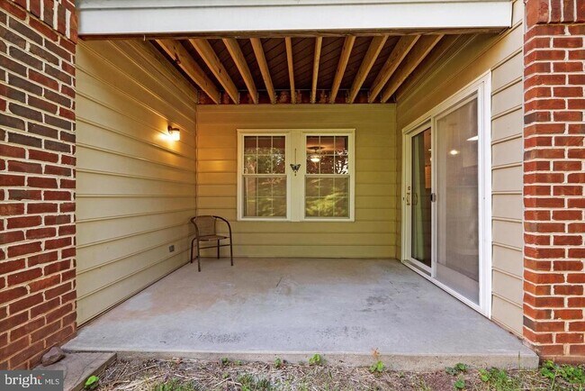 Building Photo - 2406 Ellsworth Way