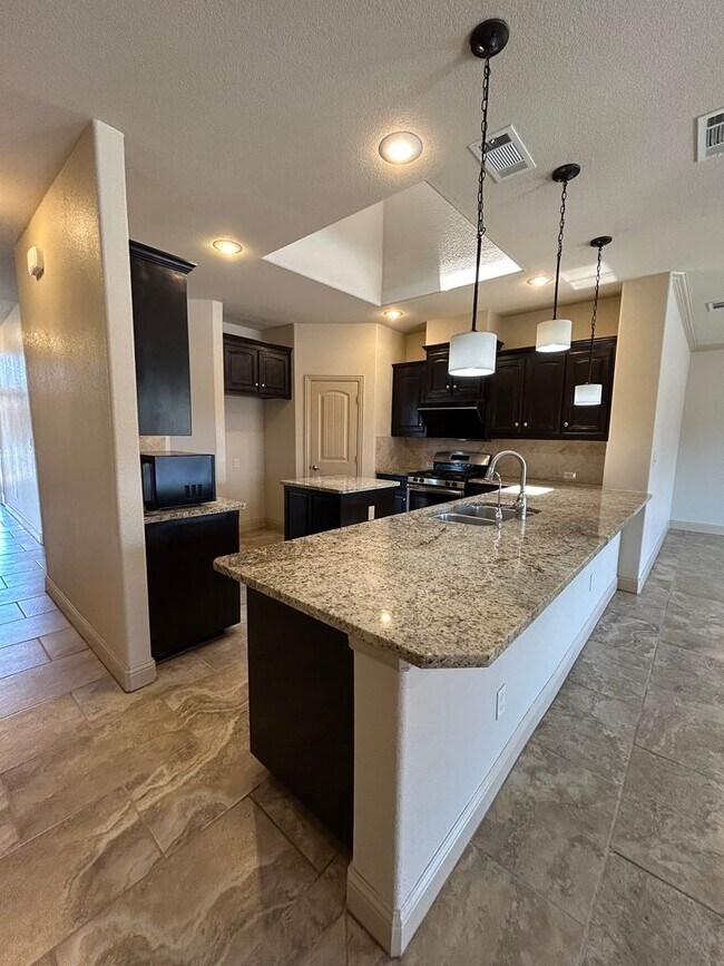 Building Photo - LOCATION, LOCATION, LOCATION-4 bedroom in Legado Estates