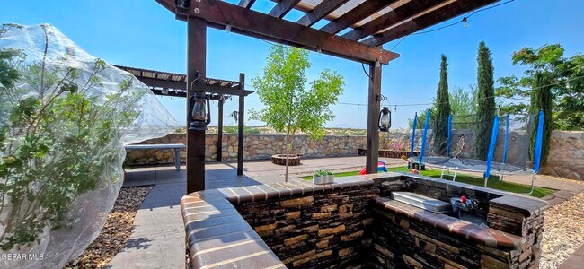 Building Photo - 683 Codford