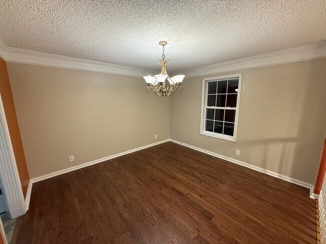 Building Photo - 1512 Barrywood Cir W