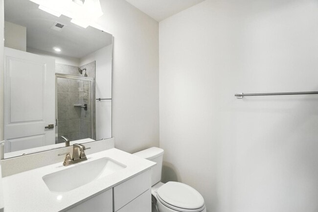 Building Photo - Modern City Living Near Uptown Charlotte