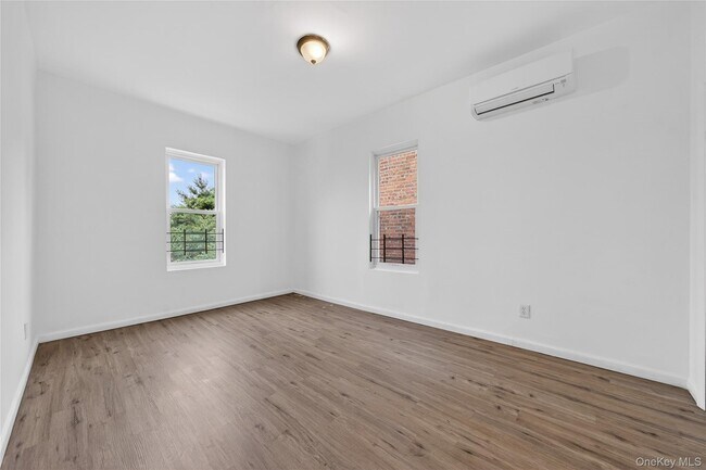 Building Photo - 647 Manida St