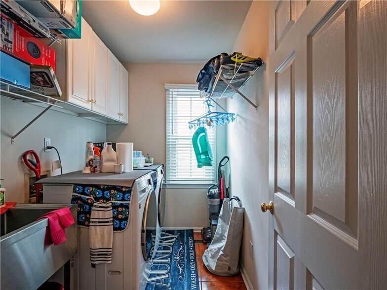 Building Photo - 10910 Chatburn Way