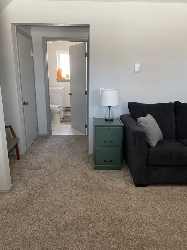 Building Photo - 1144 Maple Dr