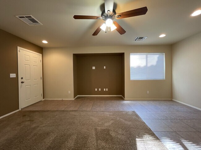 Building Photo - Spacious 3-Bedroom Home in the Northwest L...