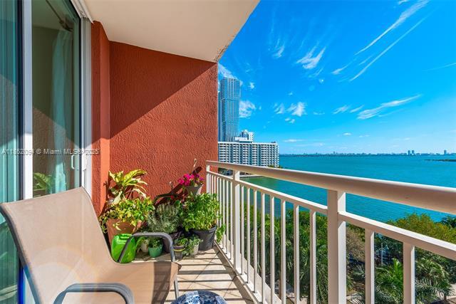 Building Photo - 2000 N Bayshore Dr