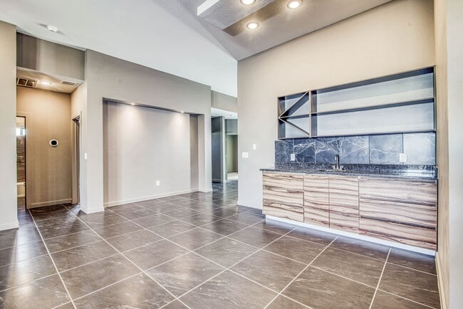 Building Photo - Beautiful East side House 4 bed-2.5 baths, part of The Overlook Casa Club that includes Swimming ...