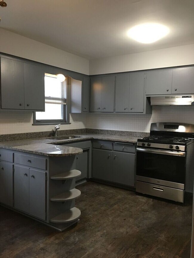 Building Photo - 10144 S Pulaski Rd