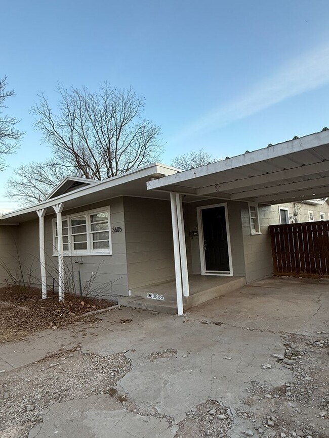 Building Photo - Pre Leasing for fall 2026!