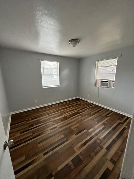 Building Photo - 2026 Palafox St