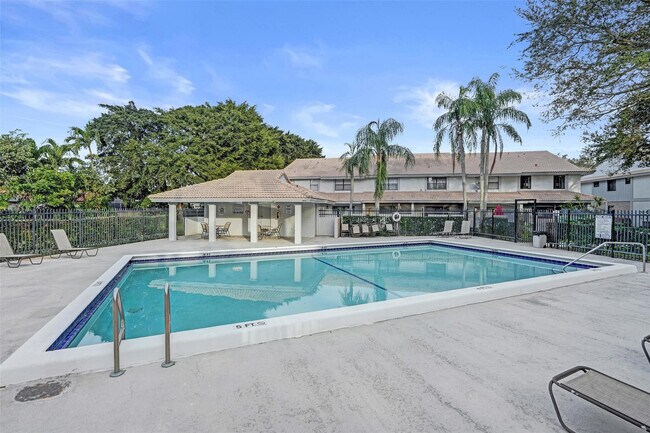 Building Photo - 9851 Riverside Dr