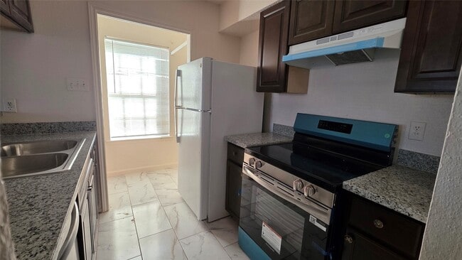 Building Photo - 1327 Brenda Ln