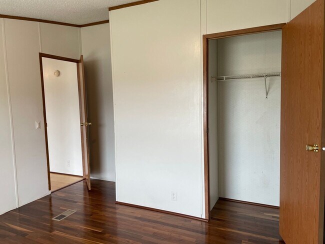 Building Photo - Three Bedroom Trailer Home in Rhodhiss With Shed