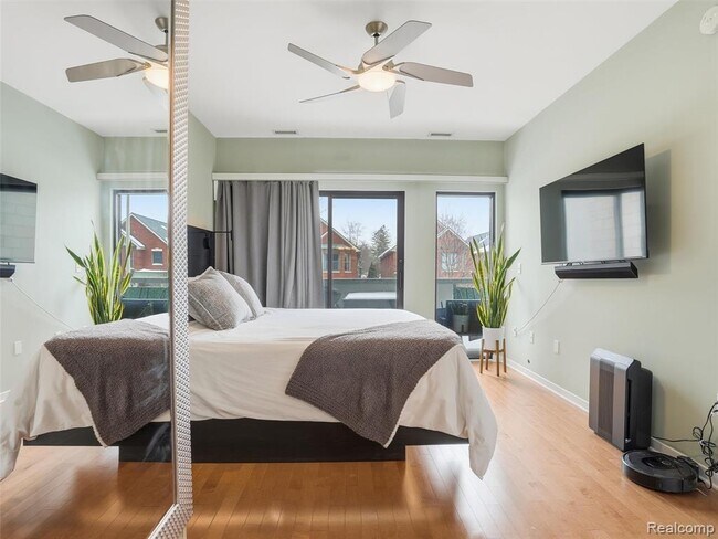 Building Photo - 610 S Troy St