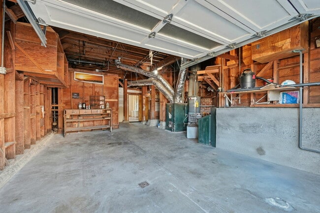 Building Photo - 685 47th Ave