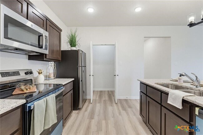 Building Photo - 504 Adley Ave