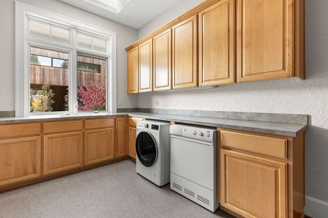 Building Photo - 16275 NE Eilers Rd