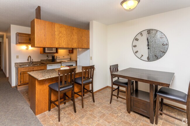 SPACIOUS 4BR, 1BA - 1,060 SF - MONTAJE - Student Living By SCSU