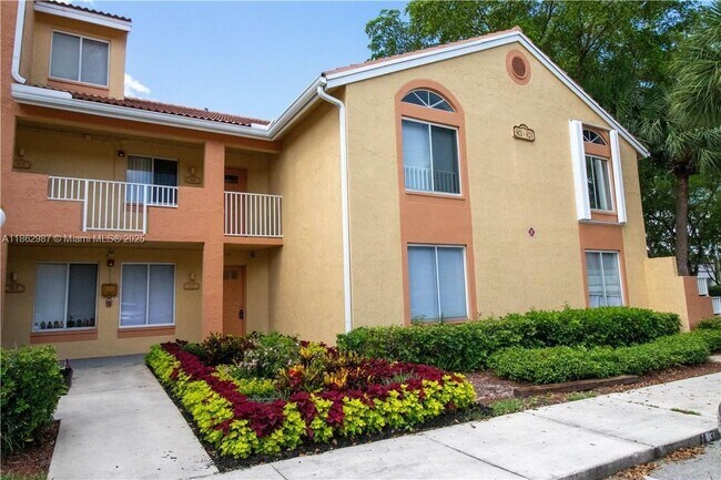 Building Photo - 917 Coral Club Dr
