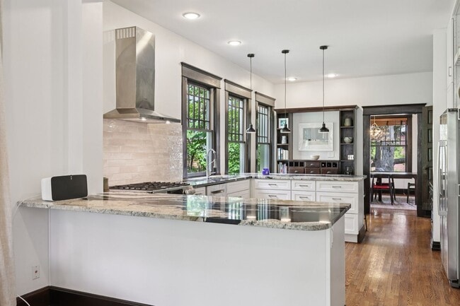 Building Photo - Beautiful Historic 4BR/3BA Gem | Hillsboro...