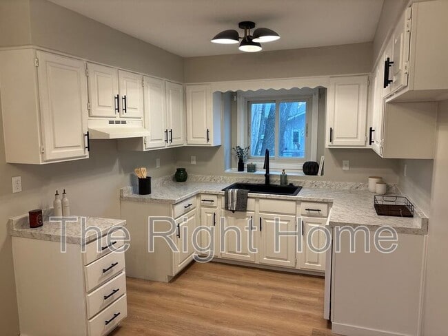 Building Photo - 8617 S 143rd Ave